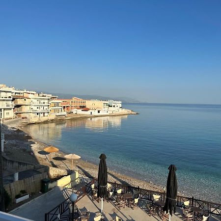 Corinth Beach Retreat In Town מראה חיצוני תמונה