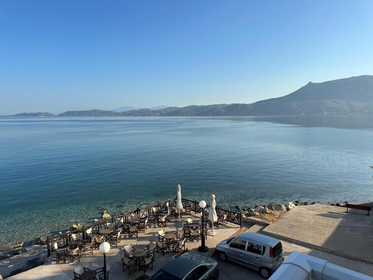 Corinth Beach Retreat In Town מראה חיצוני תמונה