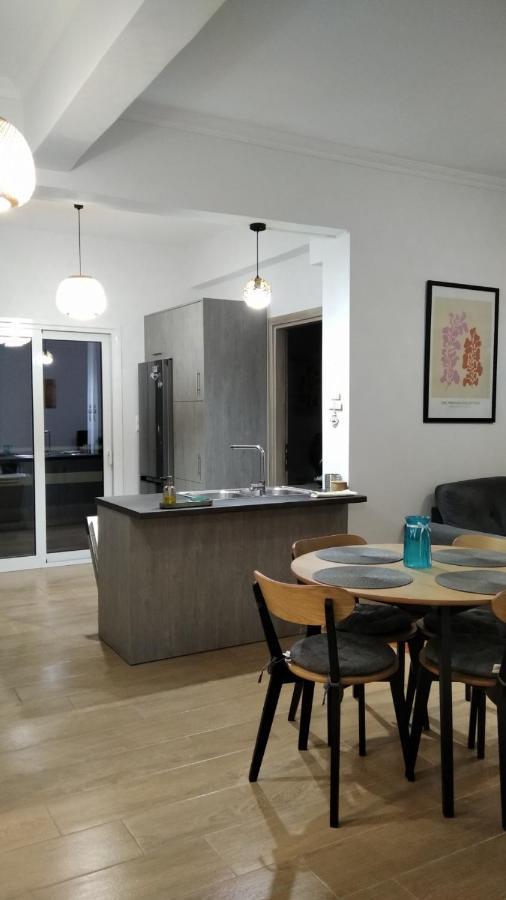 Corinth Beach Retreat In Town מראה חיצוני תמונה