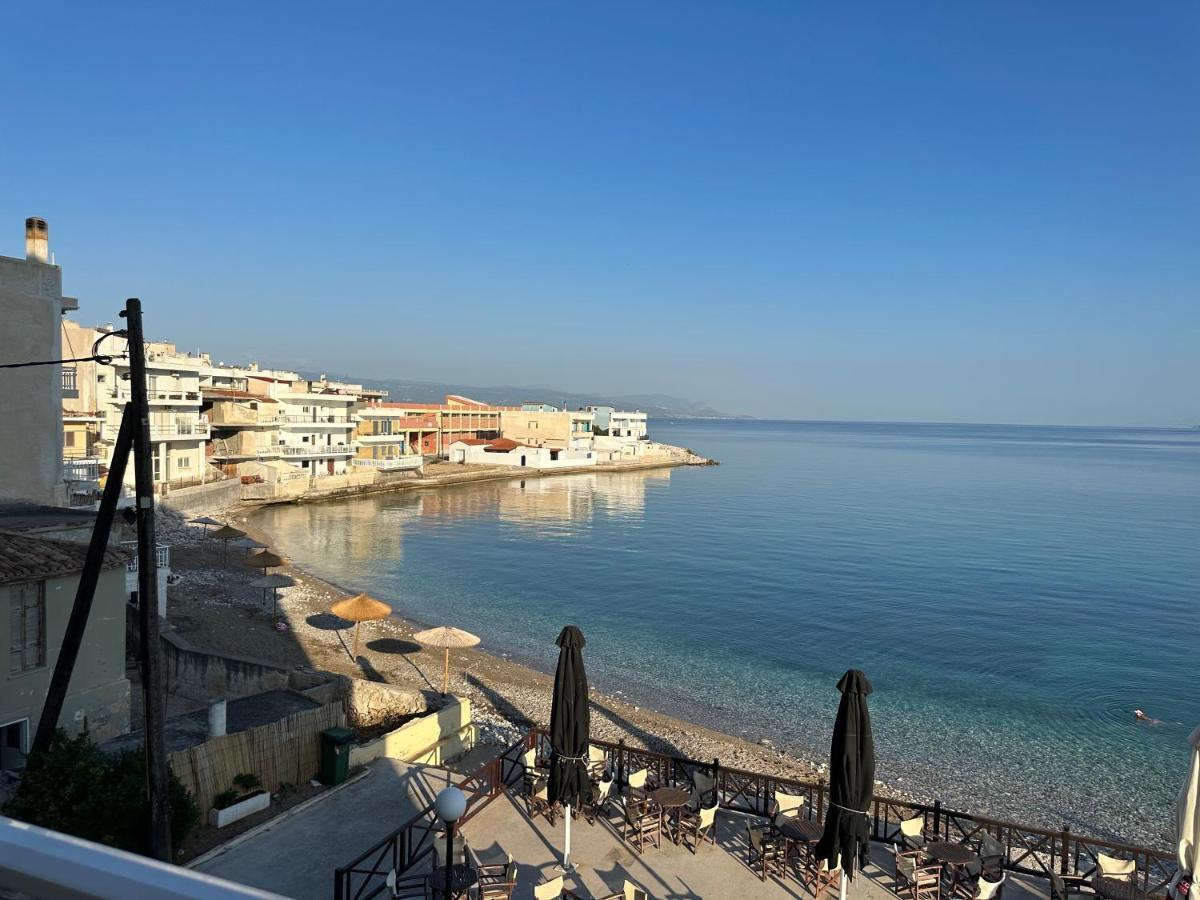 Corinth Beach Retreat In Town מראה חיצוני תמונה